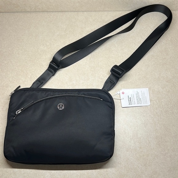 lululemon athletica Bags Nwt Lululemon Curved Lines Crossbody Bag
